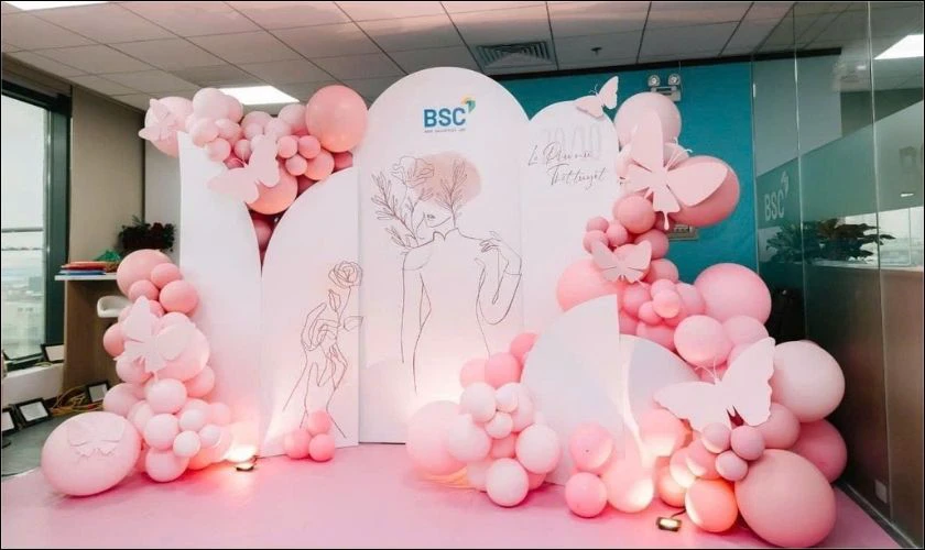 Trang trí sân khấu 8/3 với bóng jumbo