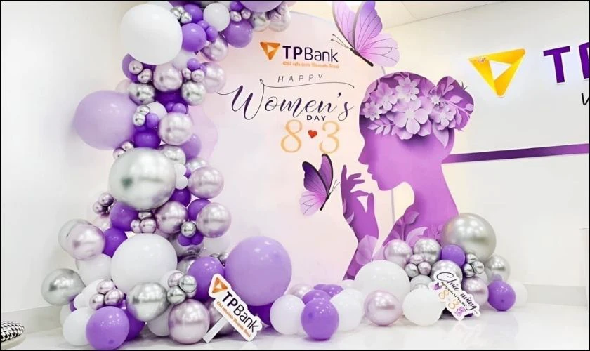 Trang trí sân khấu 8/3 với bóng jumbo màu tím
