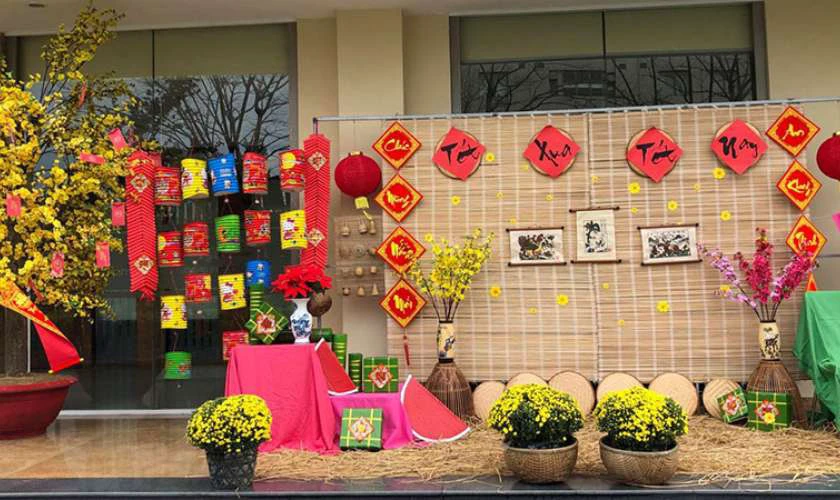 Mẫu Trang Trí Tết Cổ Truyền Tại Trường Học Ấn Tượng