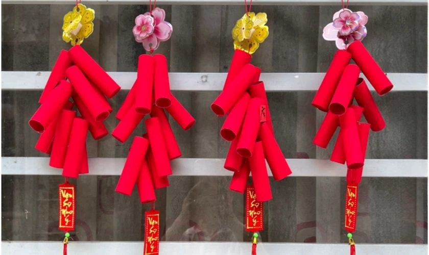 Trang trí không gian Tết bằng pháo giấy