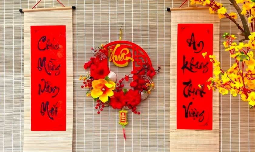 Trang trí Tết mầm non 2026 bằng câu đối đỏ