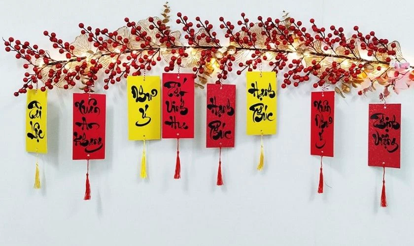 Trang trí Tết mầm non bằng câu đối đỏ