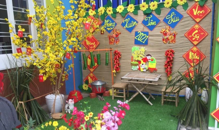 Trang trí Tết với hoa đào, hoa mai