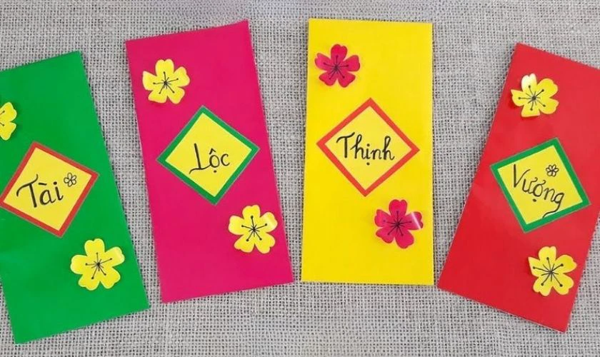 Trang trí không gian Tết mầm non với bao lì xì