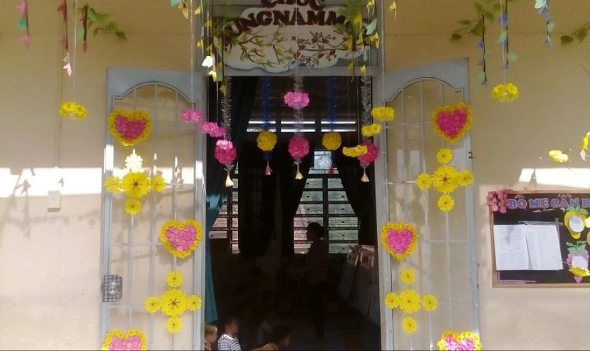 Gợi ý trang trí cửa lớp mầm non ngày Tết