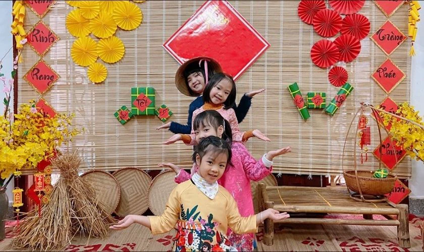 Cách trang trí phông Tết mầm non cho bé chụp hình