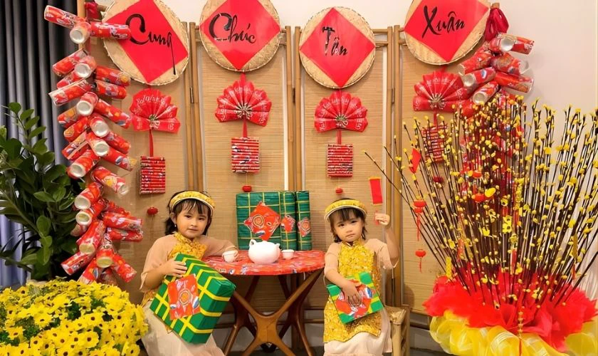 Cách trang trí phông nền Tết mầm non cho bé chụp hình