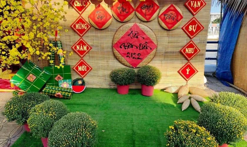 Cách trang trí với mành tre rực rỡ mùa Xuân