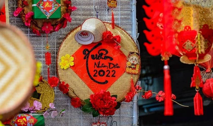 Cách trang trí Tết văn phòng với mẹt tre đặc biệt