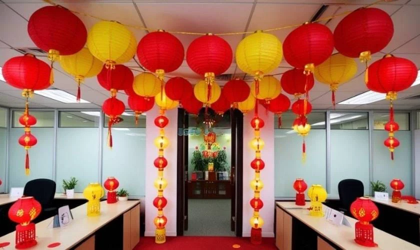 Cách trang trí văn phòng với đèn lồng Tết