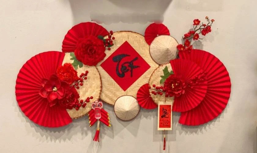 Cách trang trí văn phòng với quạt giấy ấn tượng