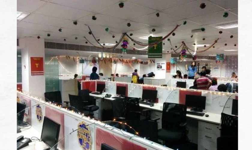 Cách trang trí văn phòng trên trần đẹp mắt