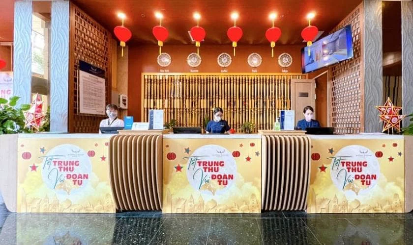 Trang trí Tết cho văn phòng khu vực lễ tân ấn tượng