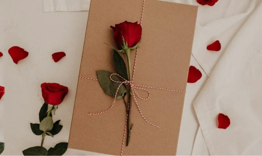 Mẫu trang trí thiệp Valentine bằng hoa khô