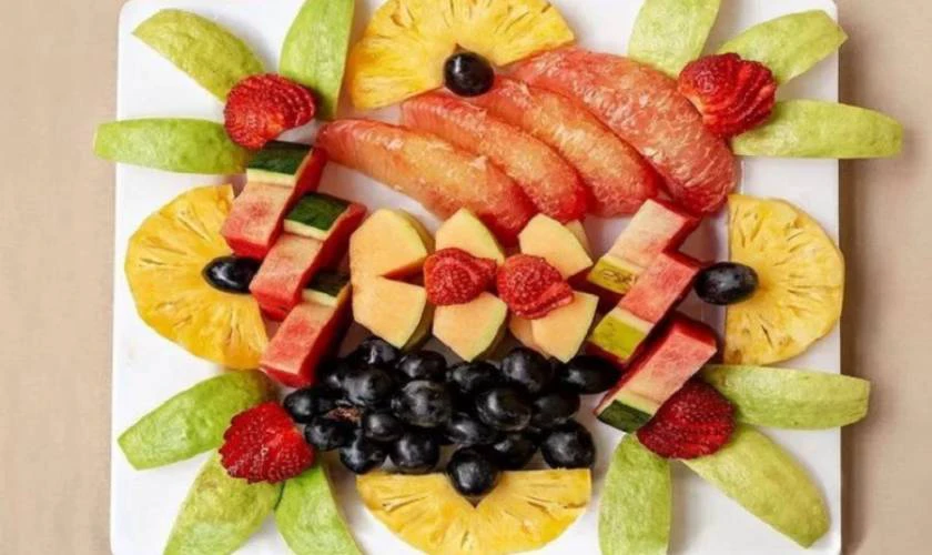 Trang trí trái cây 8/3 cắt tỉa đơn giản