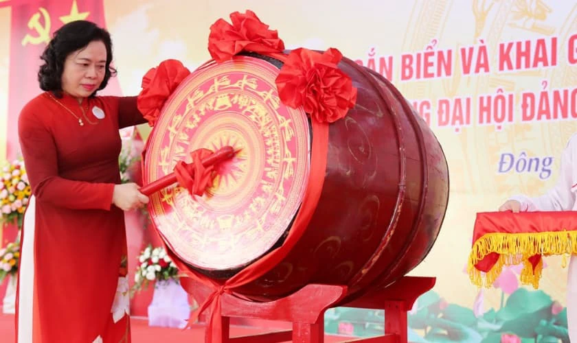 Các mẫu trang trí trống khai giảng