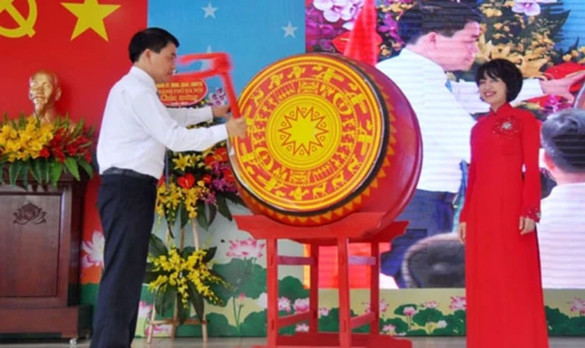 Các mẫu trang trí trống khai giảng đơn giản