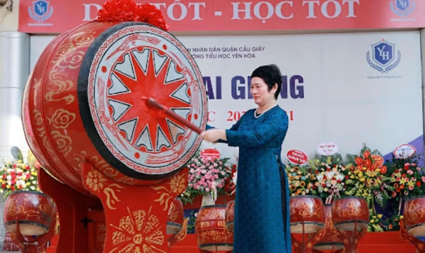 Các mẫu trang trí trống khai giảng dễ nhất