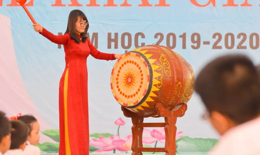 Trang trí trống khai giảng xinh