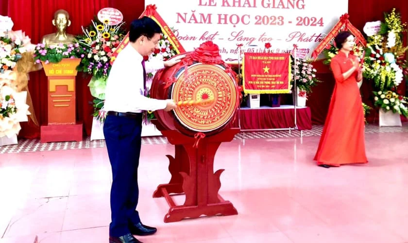 Trang trí trống bằng cách vẽ