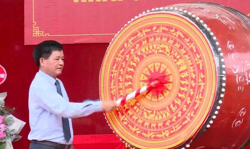 Vẽ trang trí trống khai giảng mới nhất