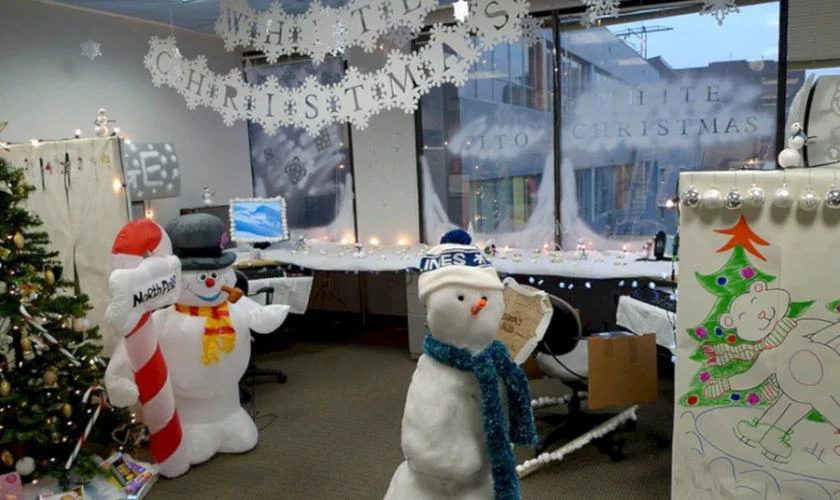 Trang trí tường Giáng sinh tại văn phòng xinh