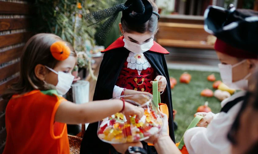 Lưu ý khi chơi trò Trick or Treat Halloween