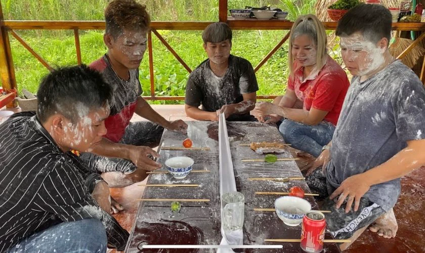 Khéo tay kéo giấy - Trò chơi ngày 20/10 hay, cần khéo léo