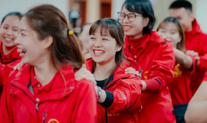 Thứ tự bí ẩn là trò chơi vui nhộn, nơi mọi người phải xếp hàng theo một tiêu chí bí mật