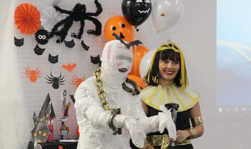 Trò chơi Halloween cho người lớn