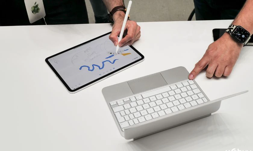 Các sản phẩm nào được giảm giá qua UNiDAYS Apple? Phụ kiện: Apple Pencil, Magic Keyboard