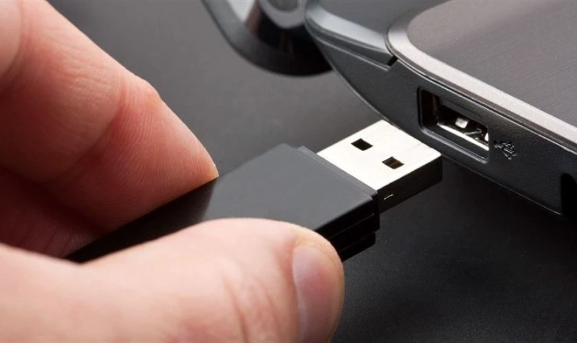 Máy tính không khởi động được do USB, thẻ nhớ
