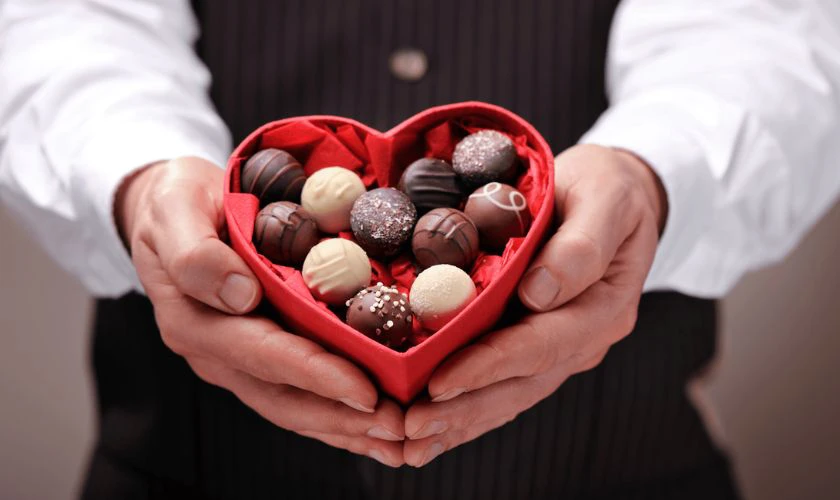 Tặng quà là nét hiện đại phổ biến trong Lễ Tình nhân Trung Quốc ngày nay