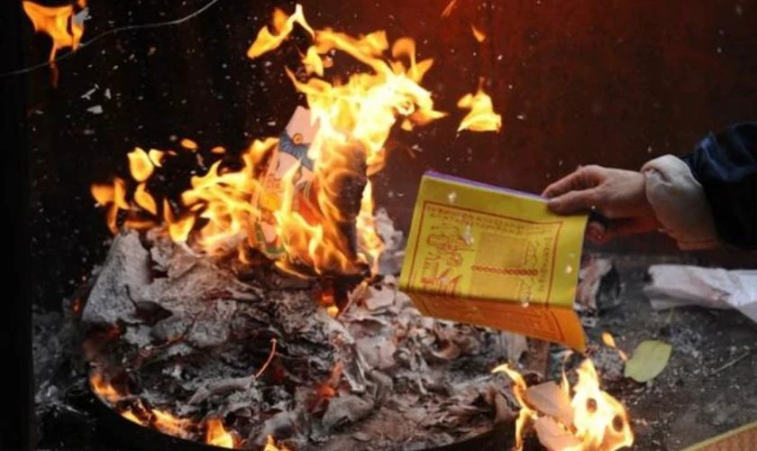 Văn Khấn Hóa Vàng 29 Tết 2026 Bính Ngọ