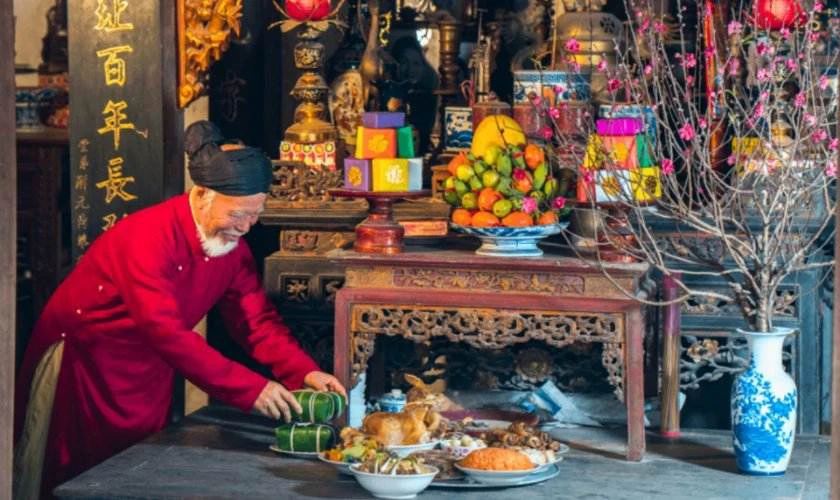 Bày mâm cúng và sắp xếp bàn thờ