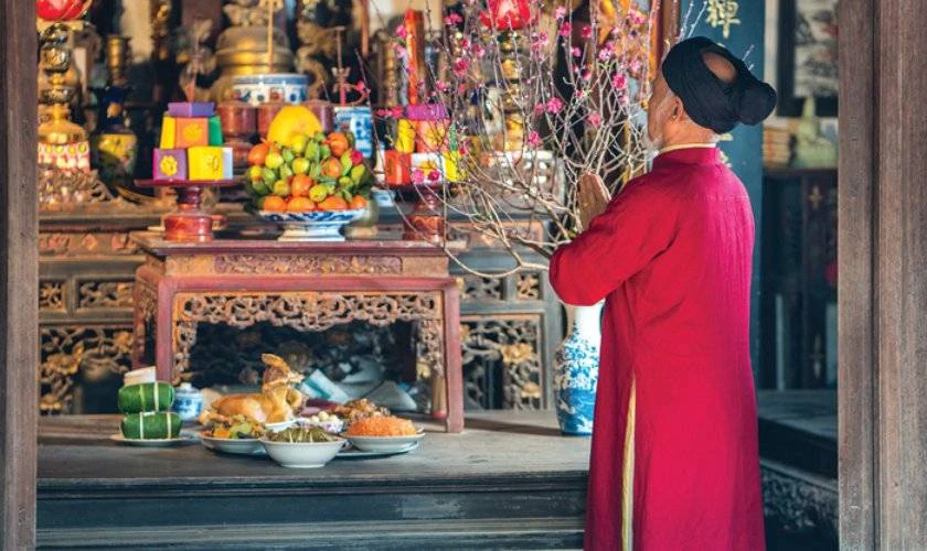 Thắp hương, đọc văn khấn hóa vàng