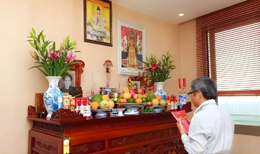 Văn khấn ngày mùng 2 Tết 2026 trong nhà