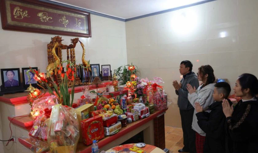 Văn khấn đưa ông bà ngày mồng 2 Tết âm lịch