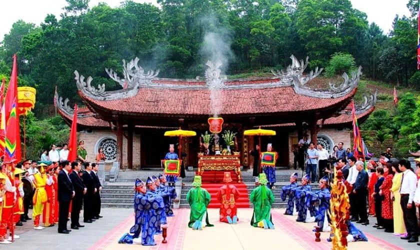 Văn khấn ngày Giỗ tổ Hùng Vương ngoài trời ngày mùng 10 tháng 3