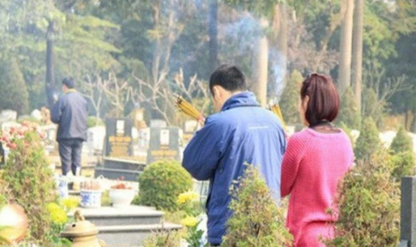 Văn Khấn Tết Thanh Minh 2026 Trong Nhà, Ngoài Mộ Văn Khấn Tết Thanh Minh 2026 Bính Ngọ Trước Mộ Người Khuất