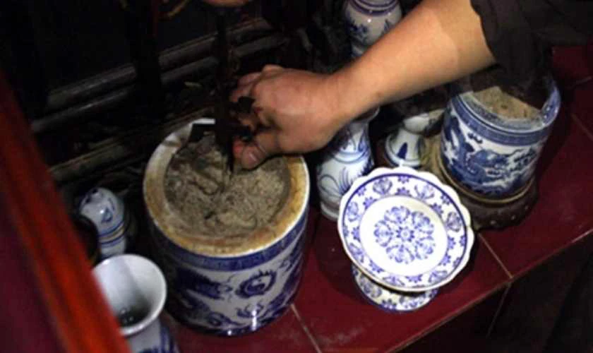 Cách tỉa chân nhang đúng trình tự không phạm thần linh