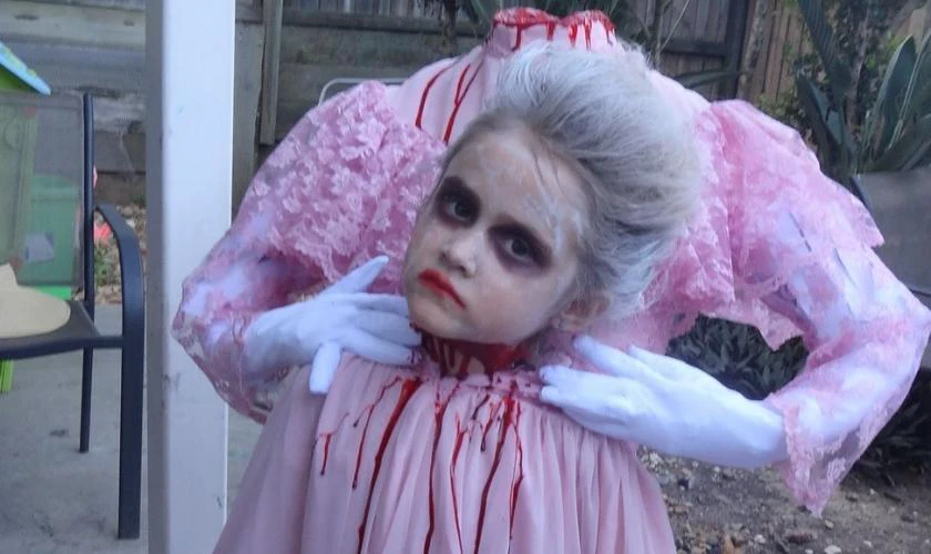 Vẽ mặt Halloween hình con ma