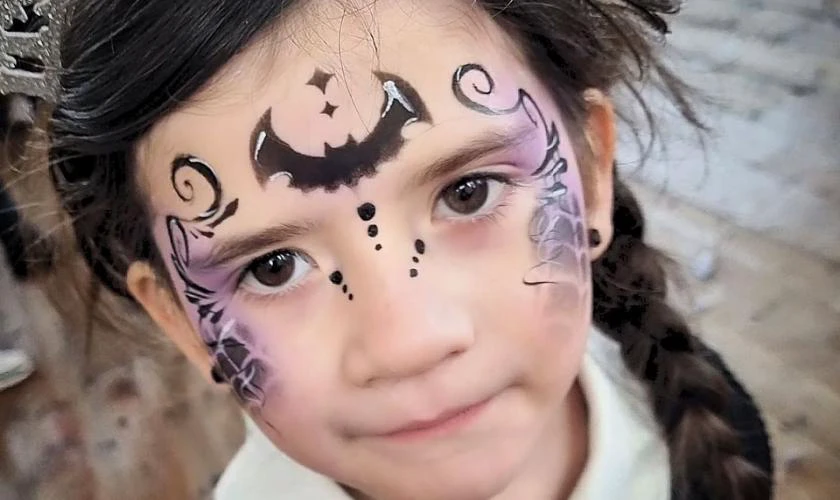 Vẽ mặt Halloween hình con vật tinh nghịch, đặc biệt