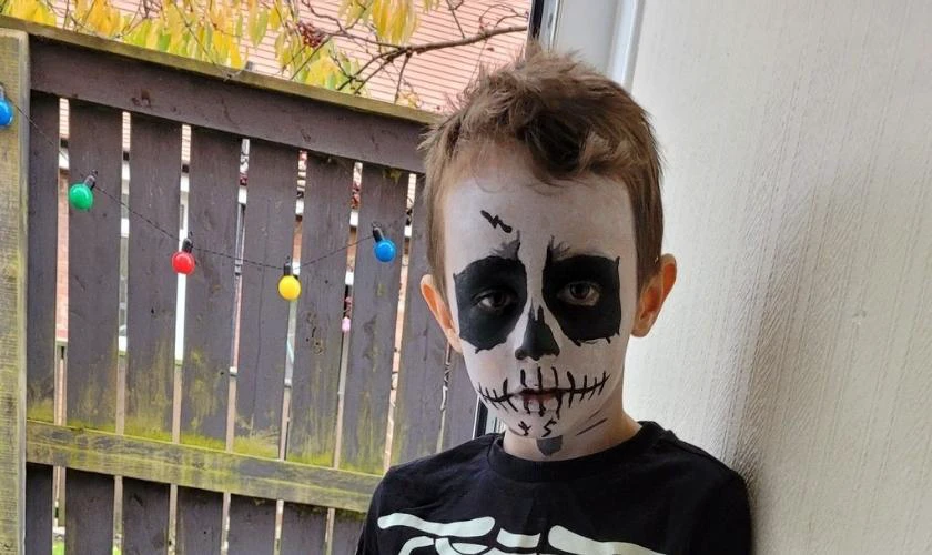 Hóa trang thành bộ xương độc đáo