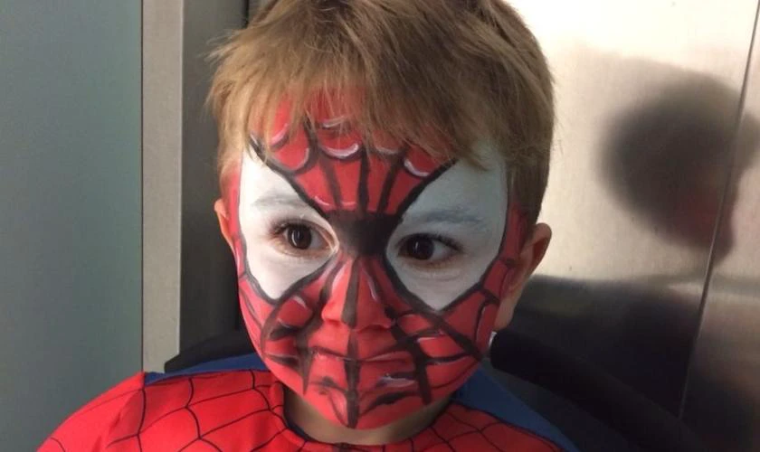 Hóa trang thành người nhện ấn tượng