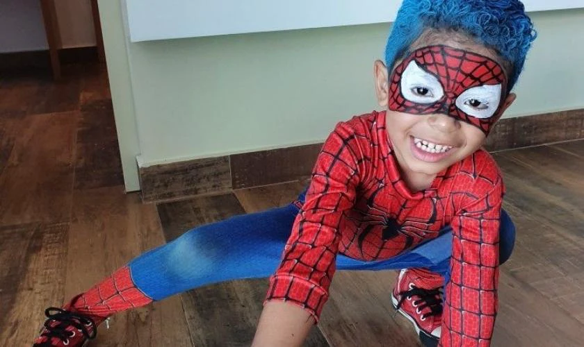 Hóa trang thành người nhện độc đáo