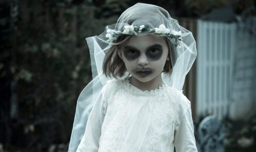 Vẽ mặt Halloween hình con ma độc đáo cho trẻ 2025