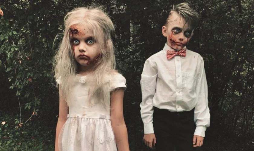 Vẽ mặt Halloween hình con ma độc đáo cho trẻ