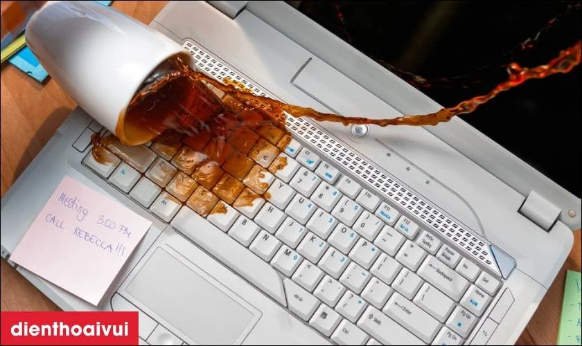 Làm thế nào để xử lý laptop bị vô nước