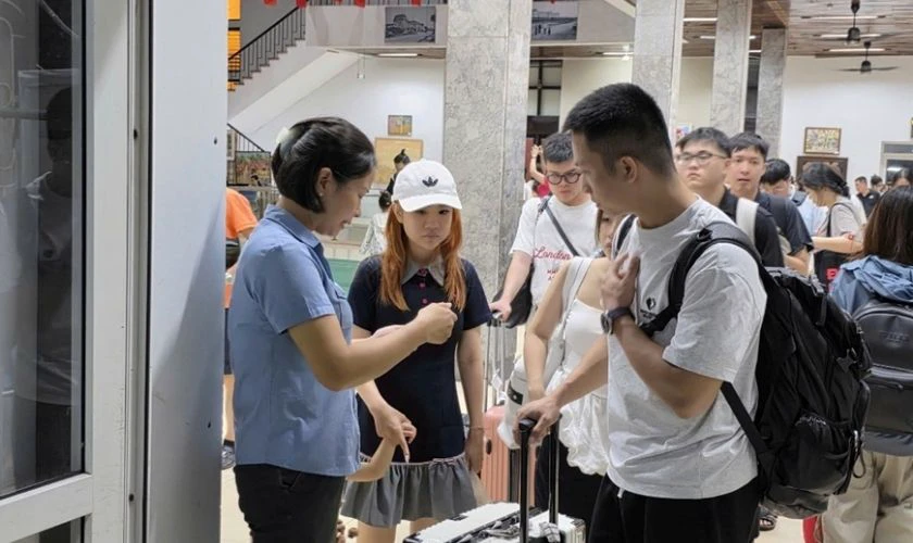 Theo dõi lịch giảm giá để săn vé rẻ